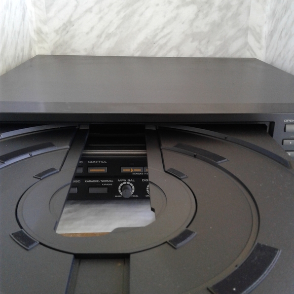 YAMAHA CDV-1200K Natural Sound Laser Disc Karaoke CD CDV LD Player video tested - Picture 6 of 7